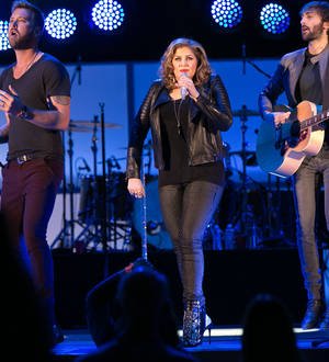 Hillary Scott and Keifer Thompson honored at Nashville Music Awards
