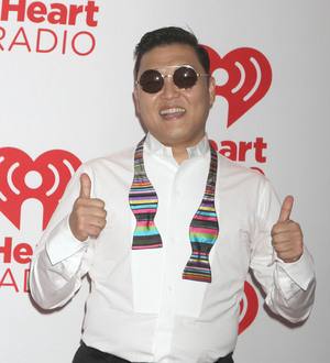Psy still second to Maroon 5 in U.S. pop chart battle