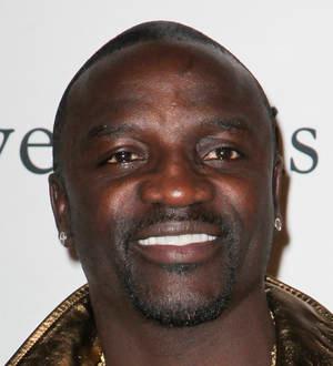 Akon told to pay child support