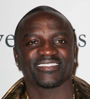 Akon told to pay child support
