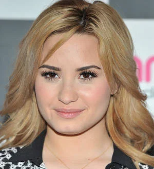 Demi Lovato thanks fans for support following dad's death
