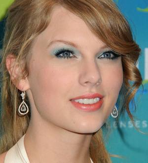 Justin Bieber collaborates with Taylor Swift