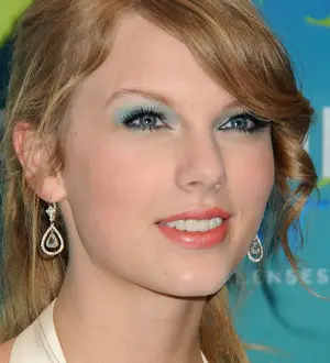 Justin Bieber collaborates with Taylor Swift
