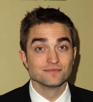 Robert Pattinson makes secret visit to kids' hospital