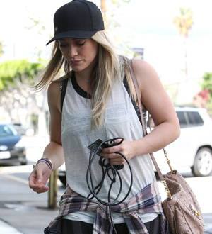 Hilary Duff warns off paparazzi snapping photos of her son