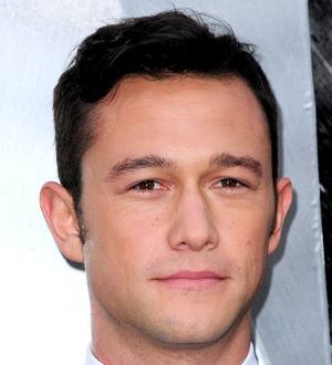 Joseph Gordon-Levitt strips in SNL's Magic Mike sketch
