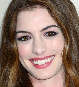 Anne Hathaway defends One Day accent