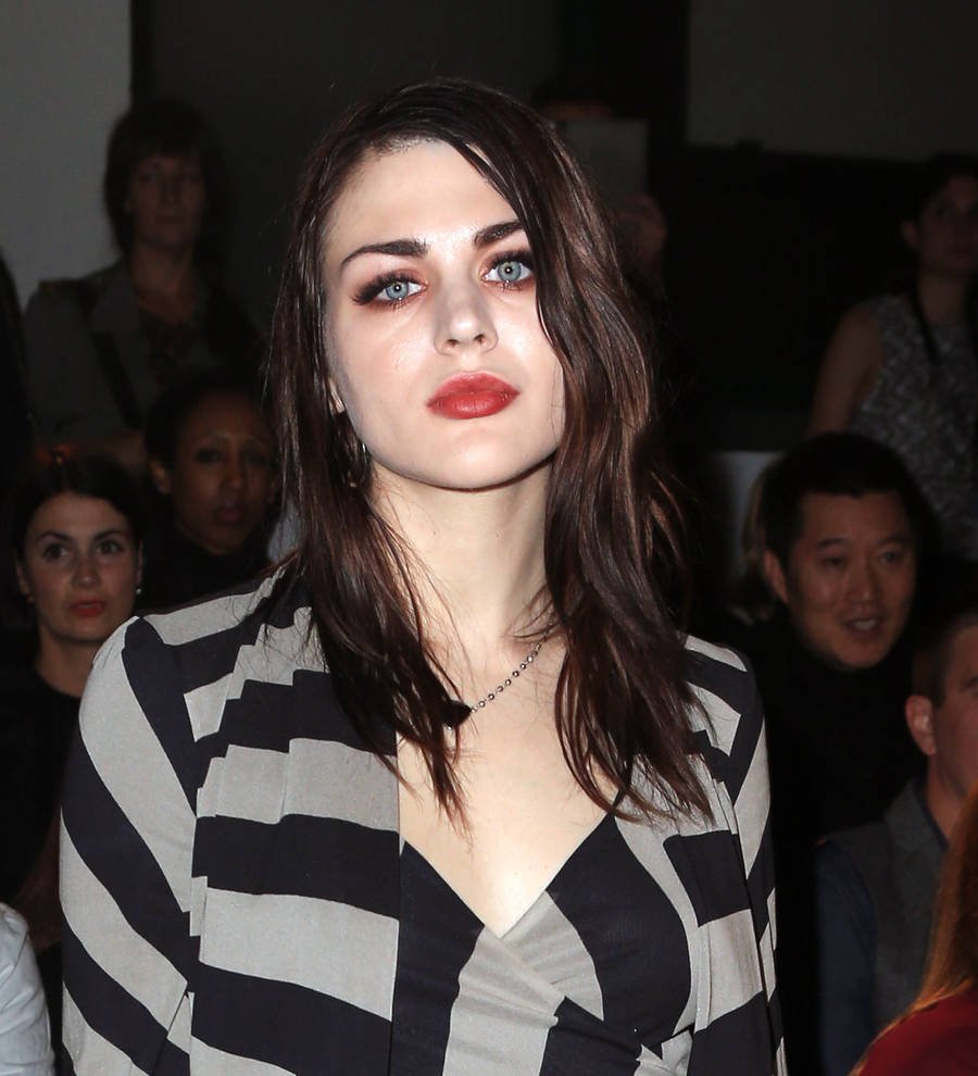 Frances Bean Cobain ordered to pay estranged husband emergency relief
