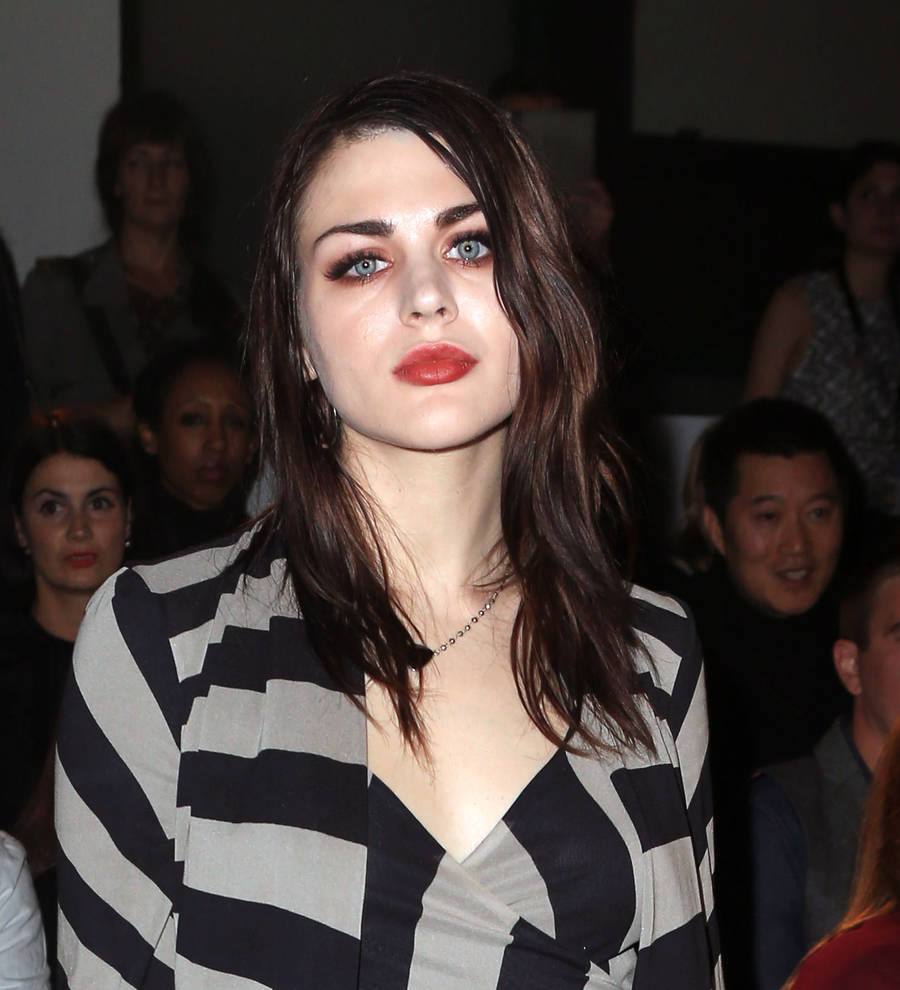 Frances Bean Cobain ordered to pay estranged husband emergency relief
