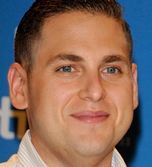 Jonah Hill taking fans' phone calls