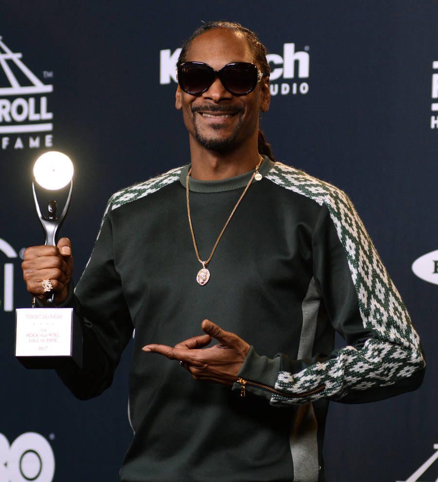 Alicia Keys and Snoop Dogg pay tribute to Tupac at Hall of Fame induction