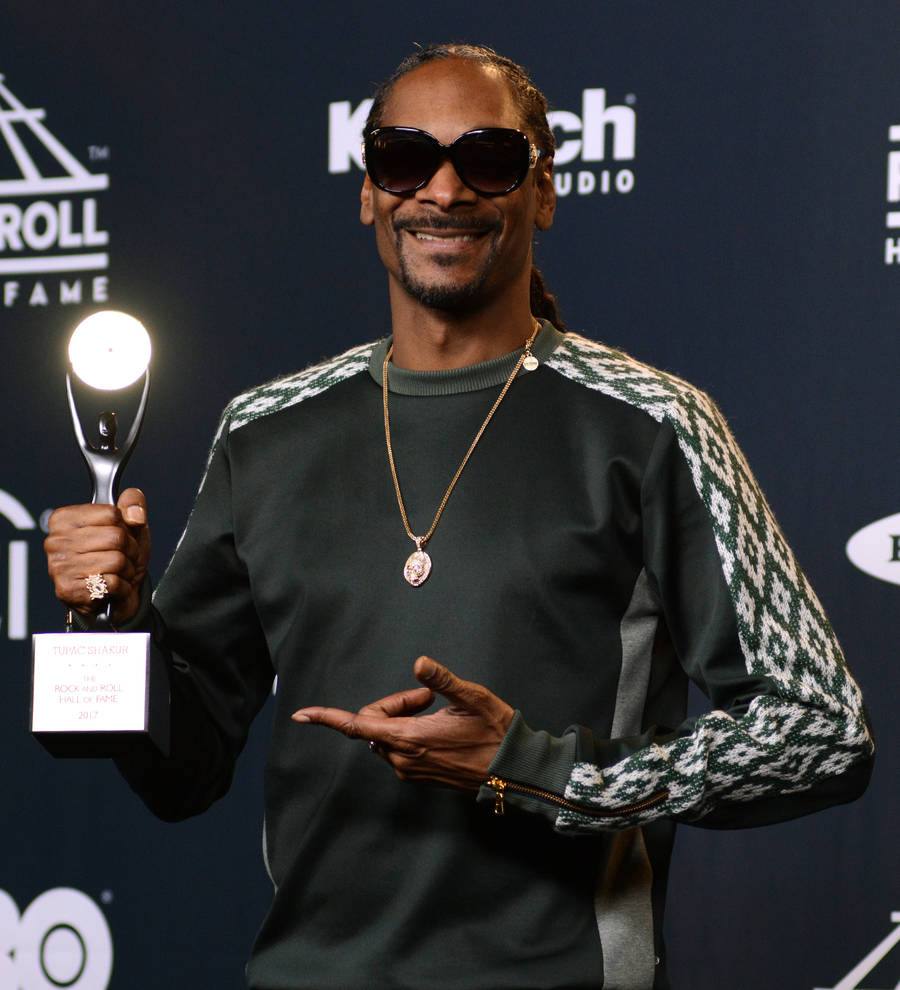 Alicia Keys and Snoop Dogg pay tribute to Tupac at Hall of Fame induction
