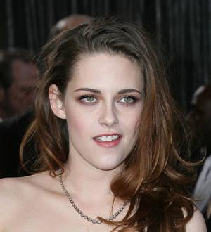 Kristen Stewart cut foot on broken glass