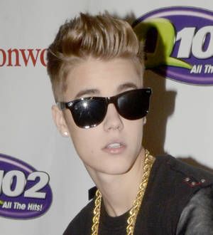 Justin Bieber and Selena Gomez go head-to-head at awards ceremony