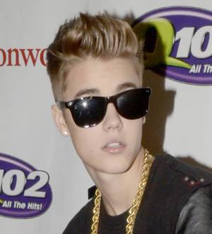 Justin Bieber and Selena Gomez go head-to-head at awards ceremony