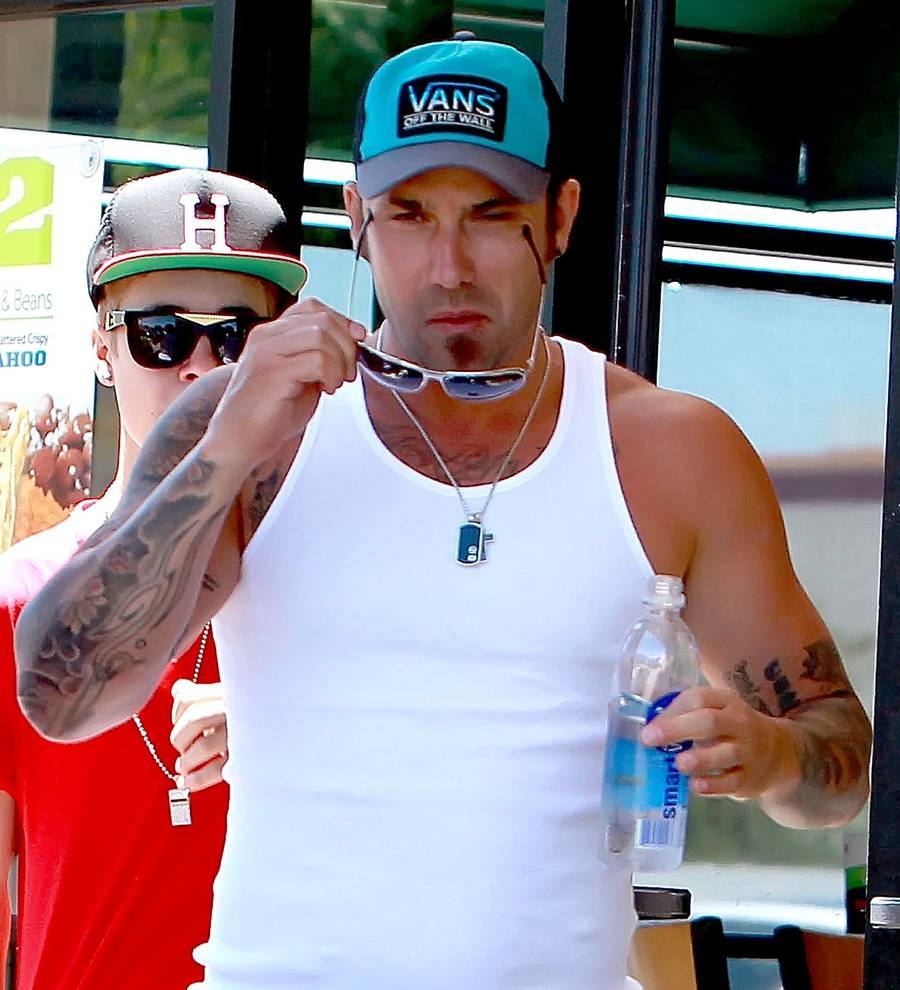 Justin Bieber's dad engaged