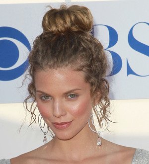 AnnaLynne McCord takes to the skies for charity