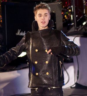 Justin Bieber donates 0,000 to kids' charity
