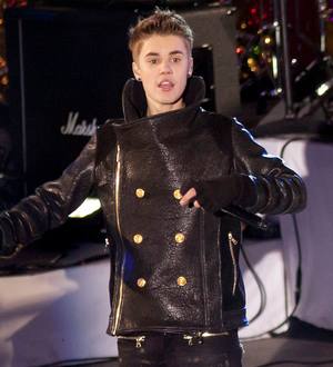 Justin Bieber donates 0,000 to kids' charity