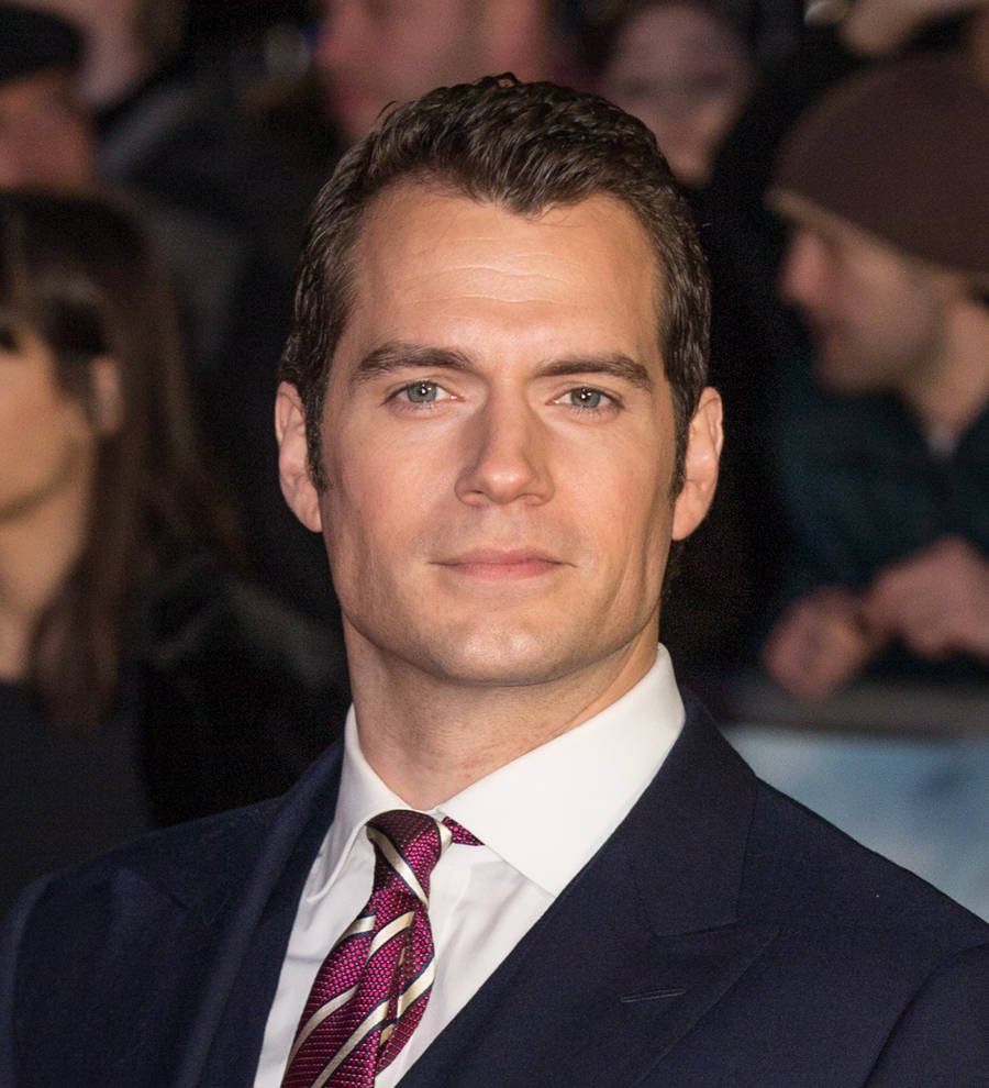 Henry Cavill joined by mom and girlfriend on red carpet