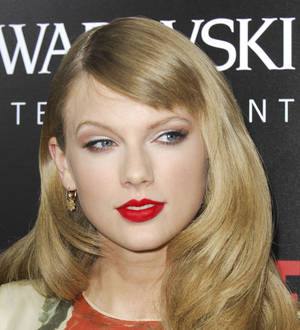 Taylor Swift: 'Critics target successful women'