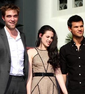 Fans rushing to buy Twilight tickets