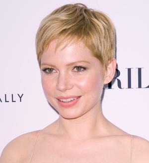 Michelle Williams eats in the shower