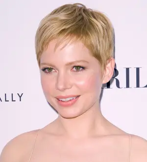 Michelle Williams eats in the shower