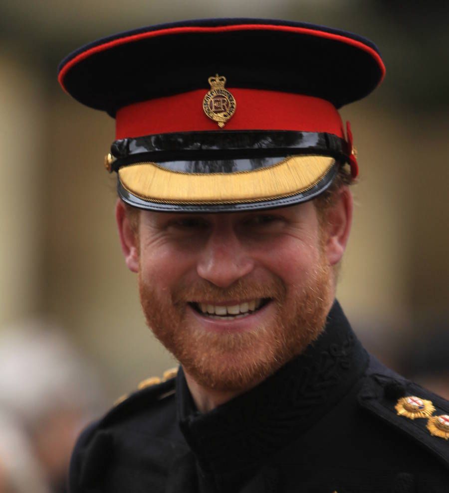 Prince Harry honors British war pilot with Christmas cards