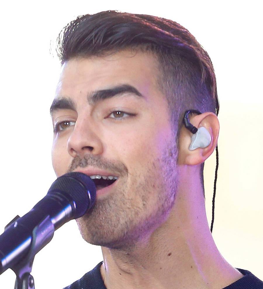 Joe Jonas prefers to keep romance behind closed doors