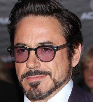 Robert Downey Jr. surprises young Comic-Con fans at costume contest