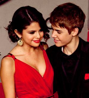 Justin Bieber keeps romance hidden for sake of fans