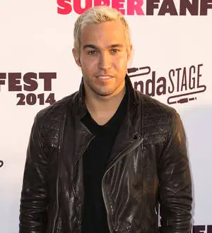 Pete Wentz joins Cobra Starship