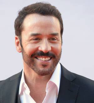 Jeremy Piven supports World War I fundraiser