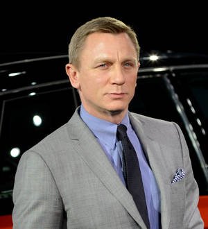 Daniel Craig and Rachel Weisz turn up for Queen's sleepover party