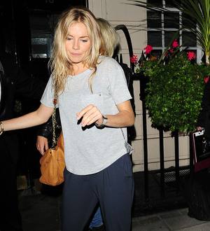 Sienna Miller ordered to keep mum over pregnancy