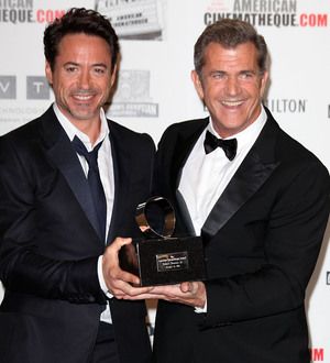 Downey, Jr. asks Hollywood to 'forgive' Gibson