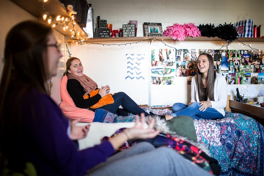 10 Dorm Essentials Every Freshman Needs!