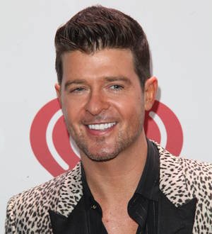 More trouble for Robin Thicke as album bombs in Australia