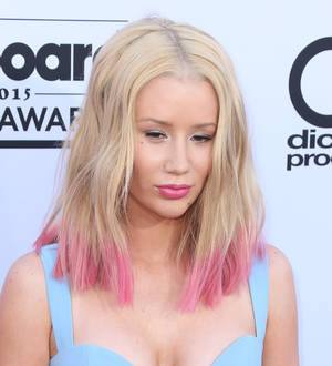 Music fans demand Iggy Azalea is ripped of her Billboard rap song award