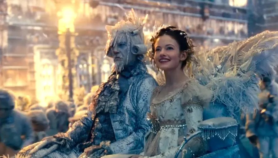 Mackenzie Foy Shines In Trailer For Disney's 'The Nutcracker and the Four Realms'!
