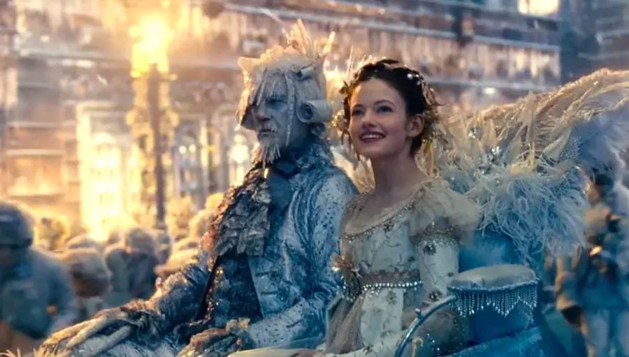 Mackenzie Foy Shines In Trailer For Disney's 'The Nutcracker and the Four Realms'!