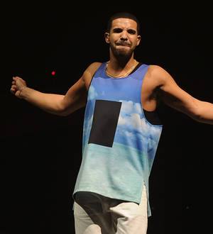 Drake helps launch Apple Music with conference appearance