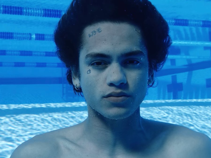 Dominic Fike Revs Up For Summer With New Single “Dancing in the Courthouse”!