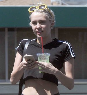 Miley Cyrus lunches with Liam Hemsworth's in-law