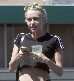 Miley Cyrus lunches with Liam Hemsworth's in-law