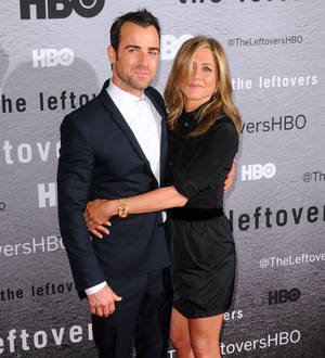 Justin Theroux jokes about weekend wedding story