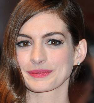 Anne Hathaway calls for same-sex marriage in New Jersey