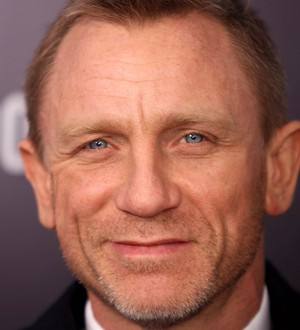 Mendes: 'Bond has not ditched Martinis'