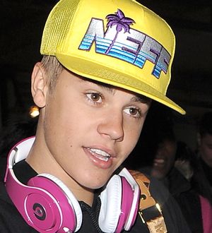 Justin Bieber causes mayhem with abs flash